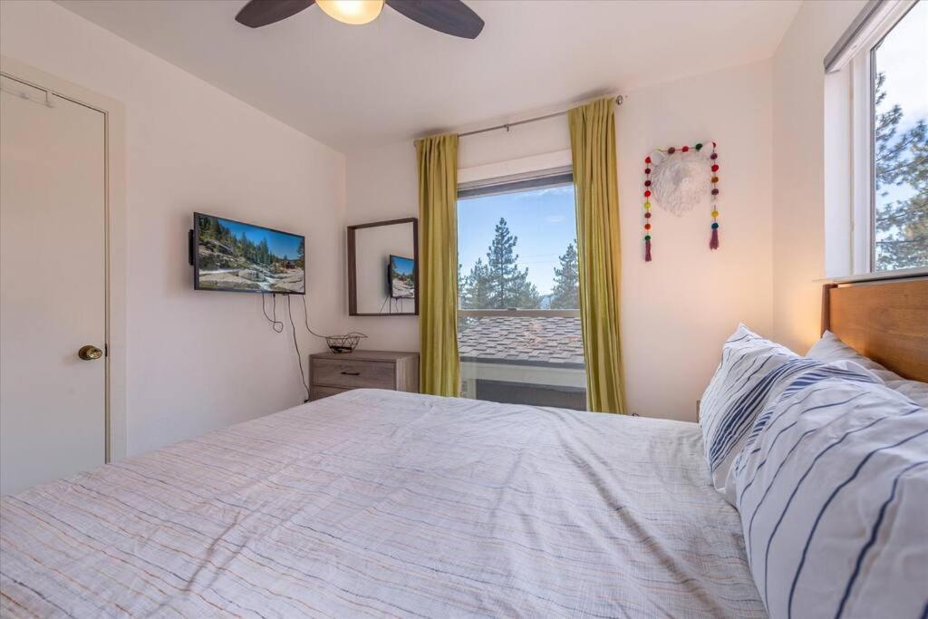 Lake Views, Pet-Friendly Cabin With Hot-Tub In King'S Beach Кінґс-Біч Екстер'єр фото